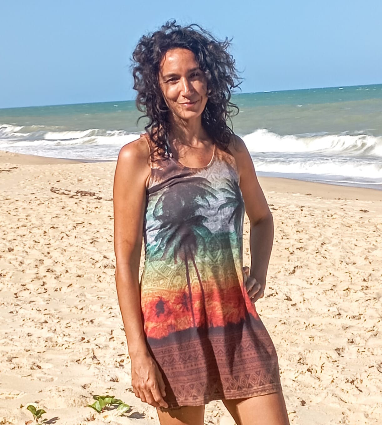Mathilde sur une plage au Brésil